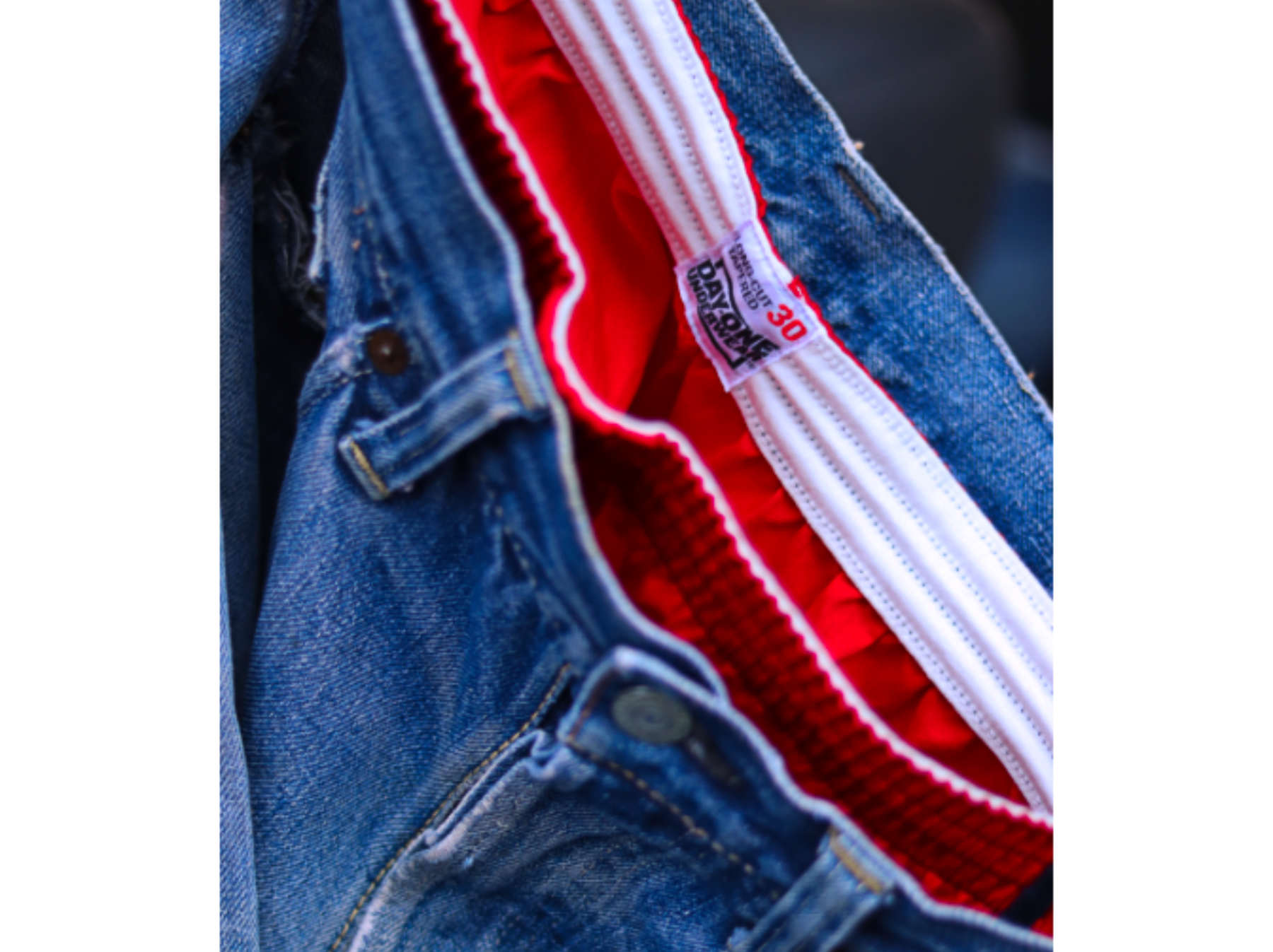 501 XXとビンテージトランクス。red boxer and levis 501 xx original vintage. Special Soft-Cushioned Waistband.
