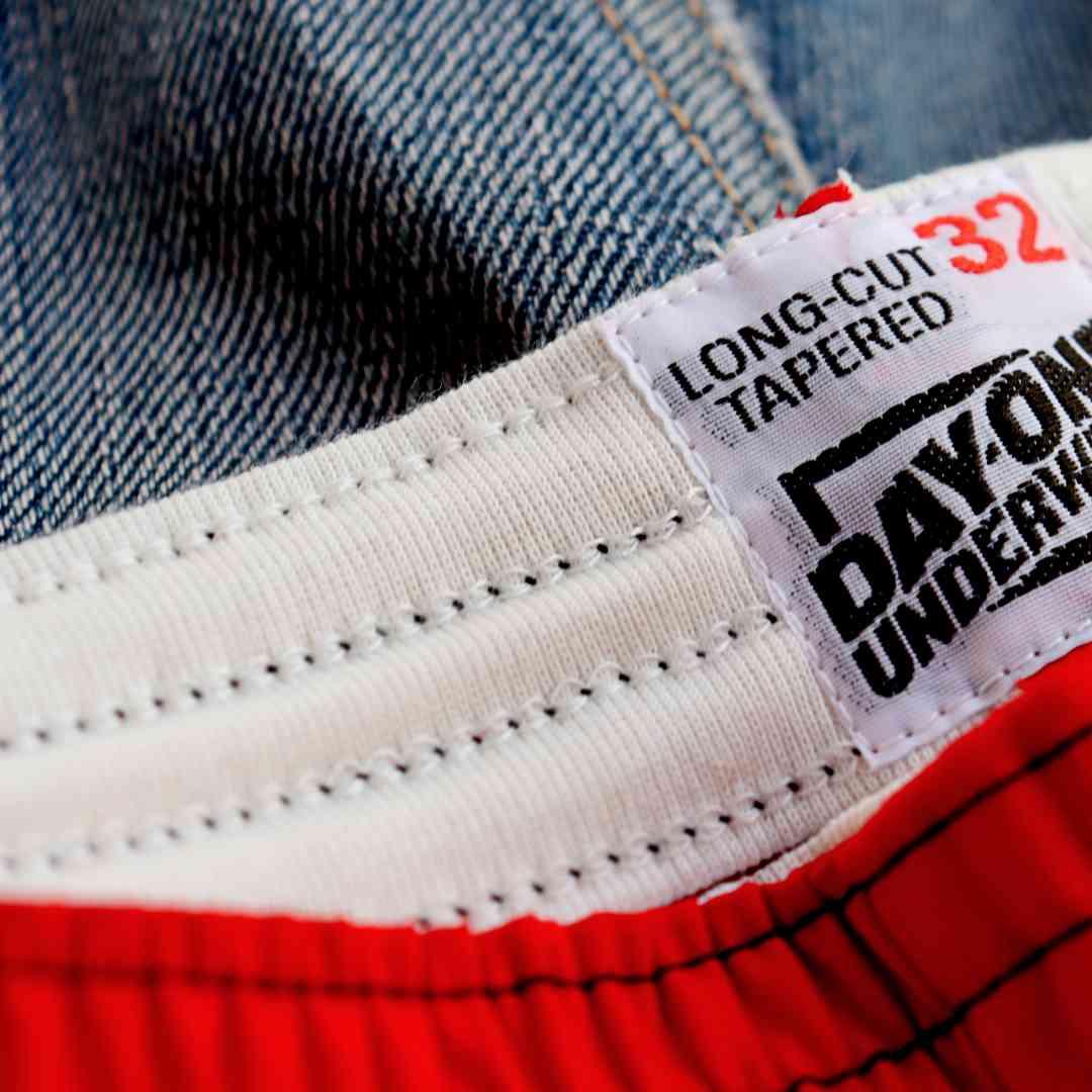 ビンテージのアンダーウェアウエストバンド。Red Boxer Shorts and Special Soft Cushioned Waistband